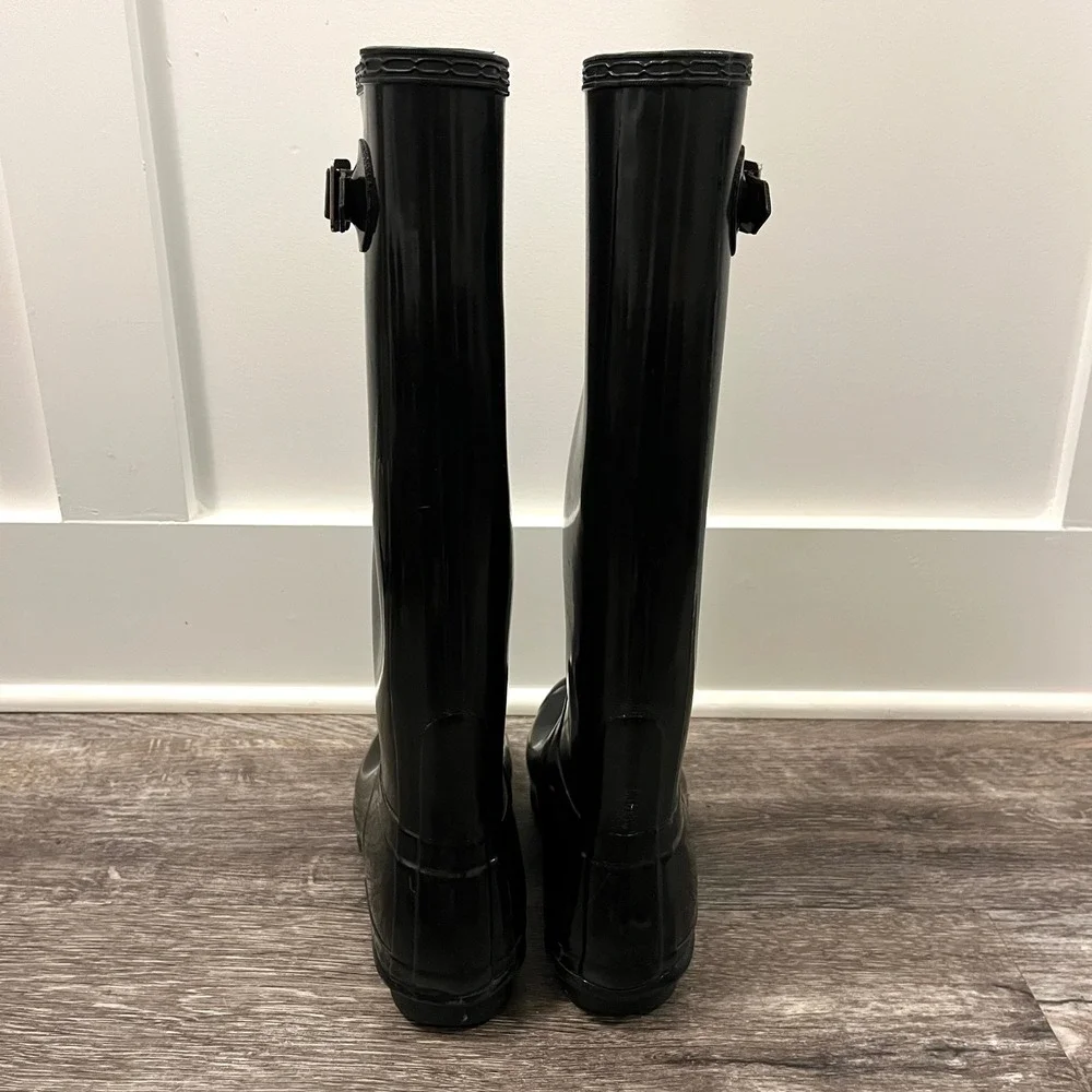 Hunter Original Black Glossy Tall Rain Boots in Size 9